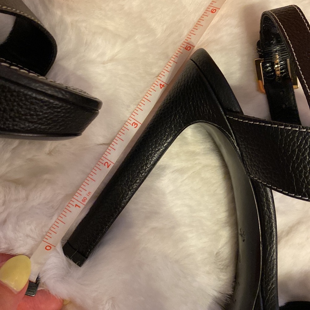 Authentic LOUIS VUITTON Sandals - Picture 8 of 17